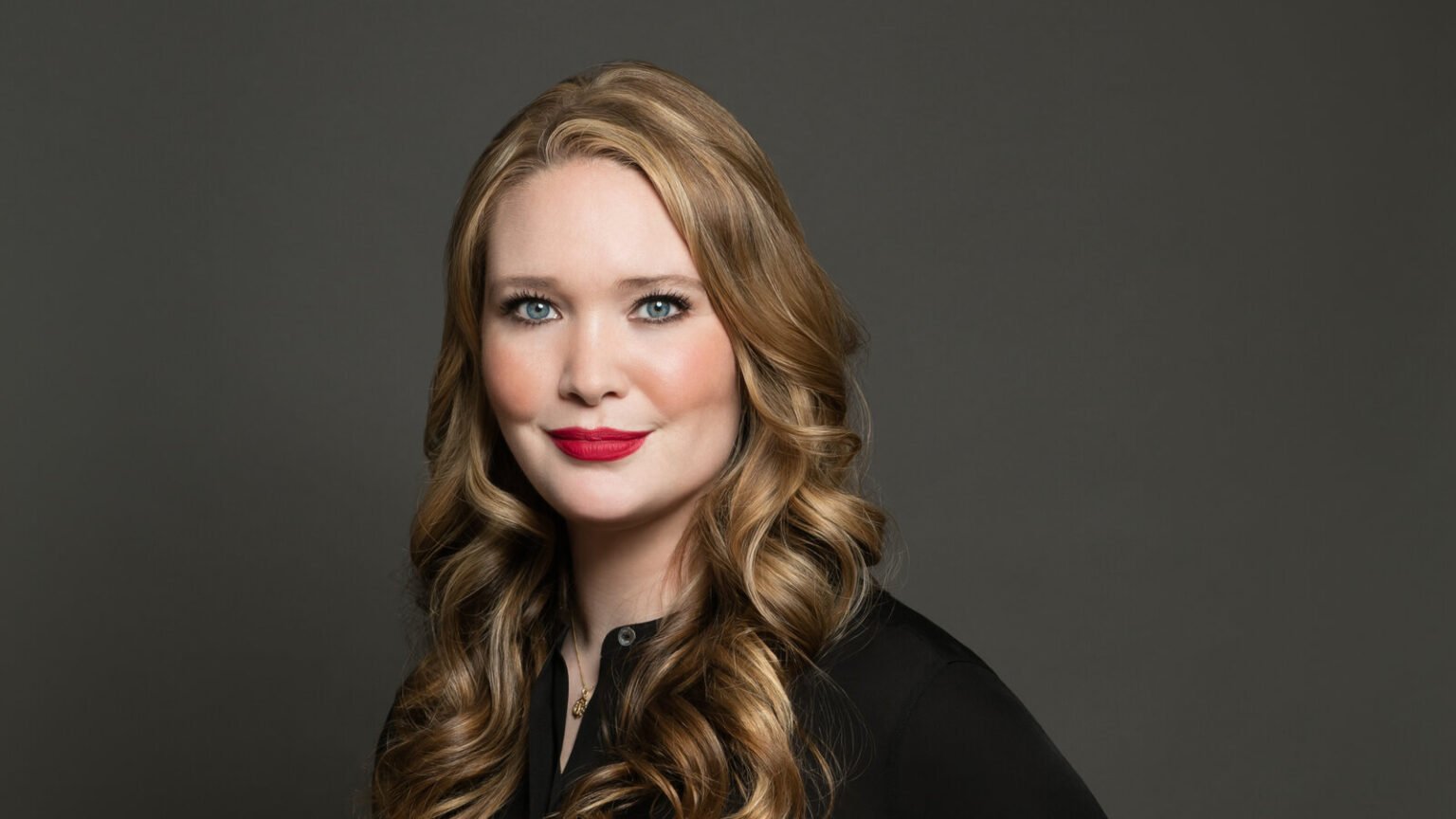 Sarah J Maas Net Worth: How Rich Is She in 2026? sarah j maas net worth